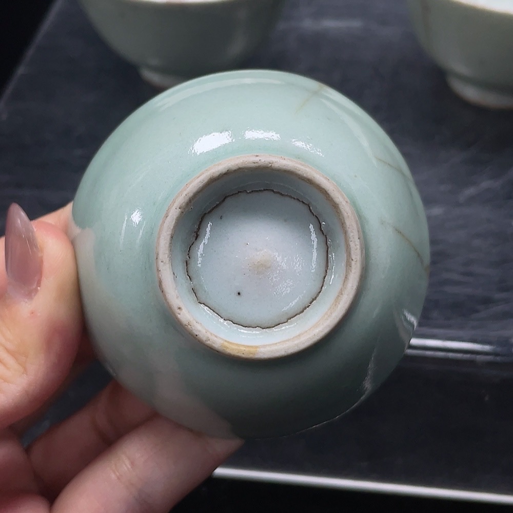 W34988419 Ceramic 3-piece Qing Dynasty pea-green glazed cup (subject to actual item)