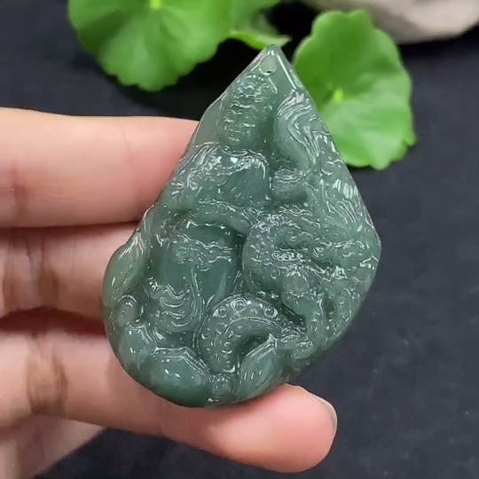F30516467 Imperial Jadeite Guanyin Pendant with Dragon Design, Total Weight Approx. 21.87g