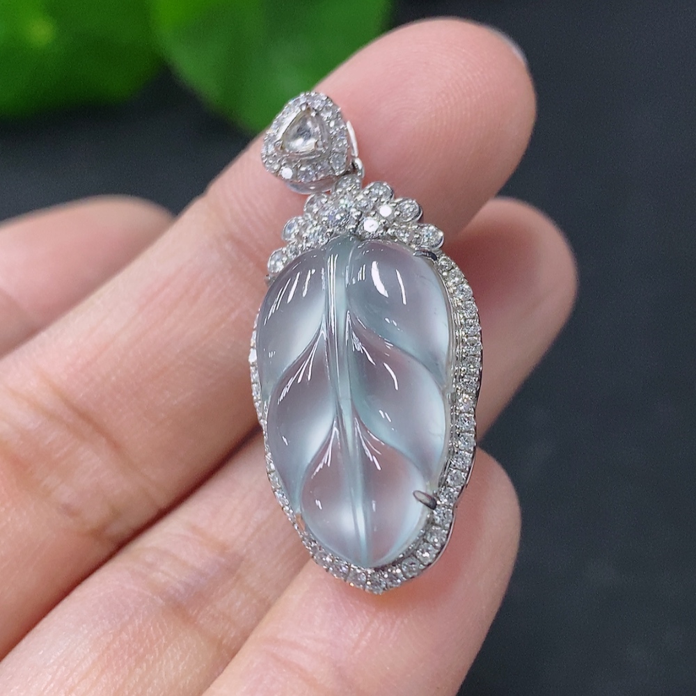 F31587457 Jadeite Leaf Pendant with 18k Gold and Diamond Accents, Total Weight Approximately 3.9g