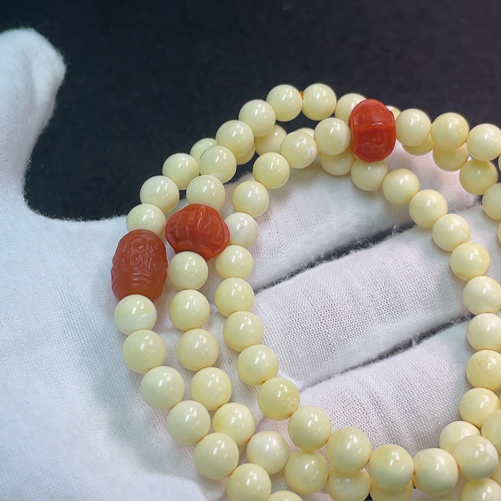 C32718964 Amber and Beeswax Bead Bracelet with Southern Red Agate, Total Weight Approx. 18.64g, Bead Size About 6.7mm
