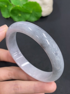 F42967272 翡翠正圈手镯 货品总重量约52克 圈口58