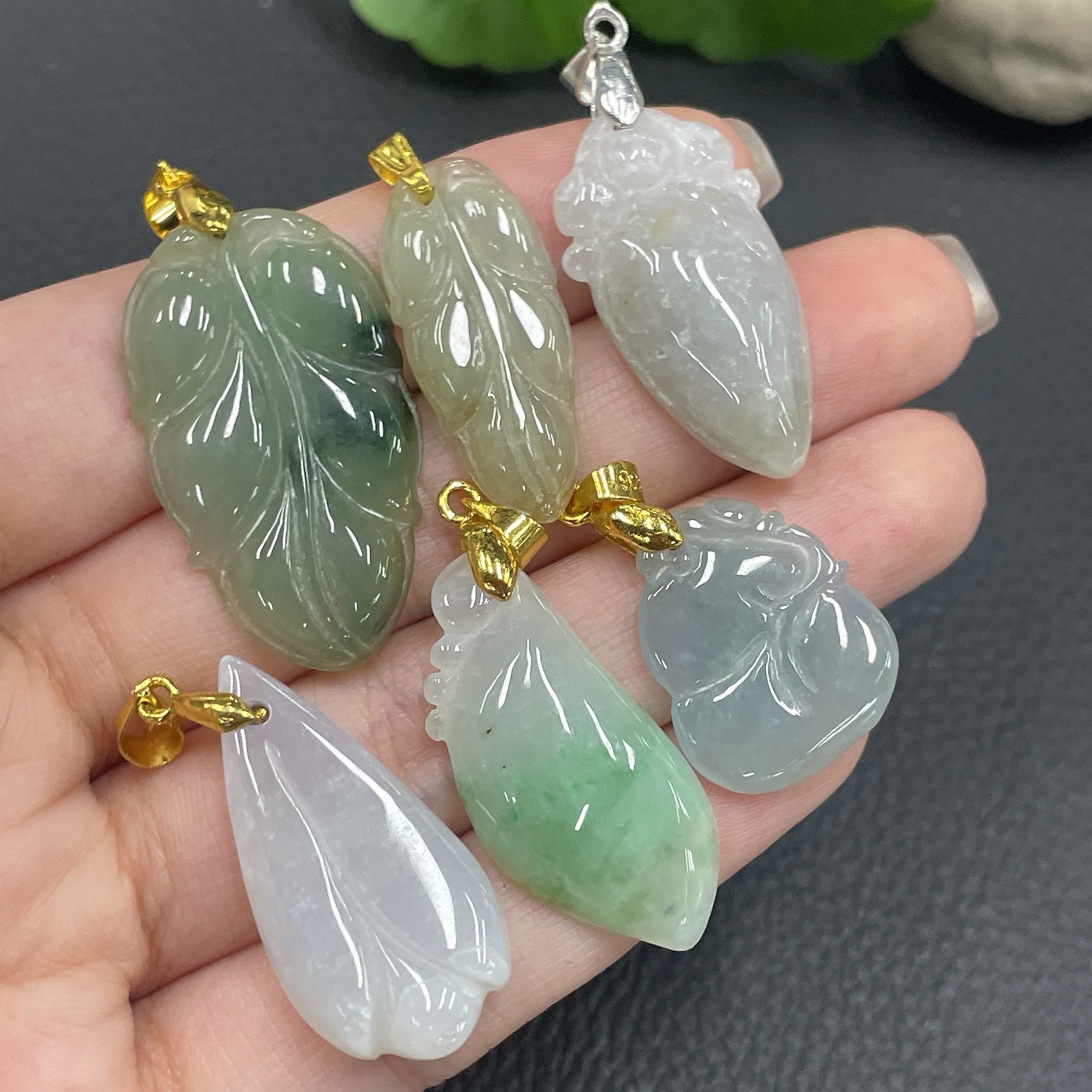 F10869085 Jadeite Pendant Non-Gold Buckle