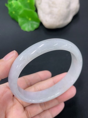 F46566120 翡翠贵妃手镯 圈口55.8/47.5 货品总重约42.43g
