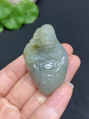 H33860268 和田玉挂件    钟馗      货品总重约32.6g     皮色成因未定