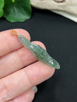 F41942092 翡翠一鸣惊人挂件 18k金扣头 货品总重约3.34g