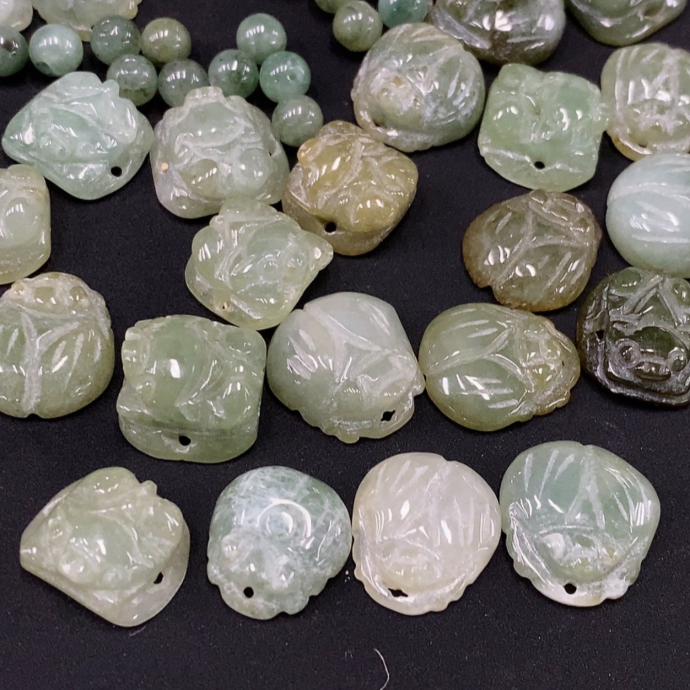 F26012235 Jadeite Pendant/Beads 30+ Sell as a Lot Total Weight Approx. 120.48g (Including Bag)