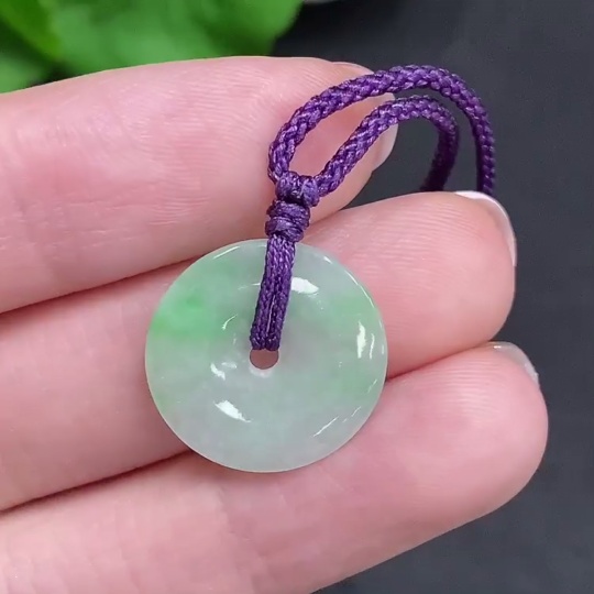 F34967480 Jadeite Peace Knot with a total weight of approximately 1.8 grams (including rope weight)