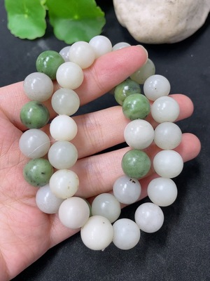 H46574274 和田玉手串  最大卡10.9mm左右 含其他矿物成分 货品总重约80.6g