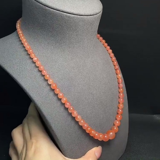 C30445409 Red Agate Necklace with Visible Organic Inclusions, Non-Gold, Total Weight Approx. 36.97g, Size Range 4.1-12.3mm