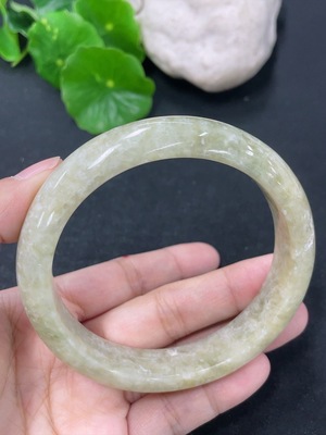 F46567744 翡翠正圈手镯 圈口59.5mm 货品总约重64.18g