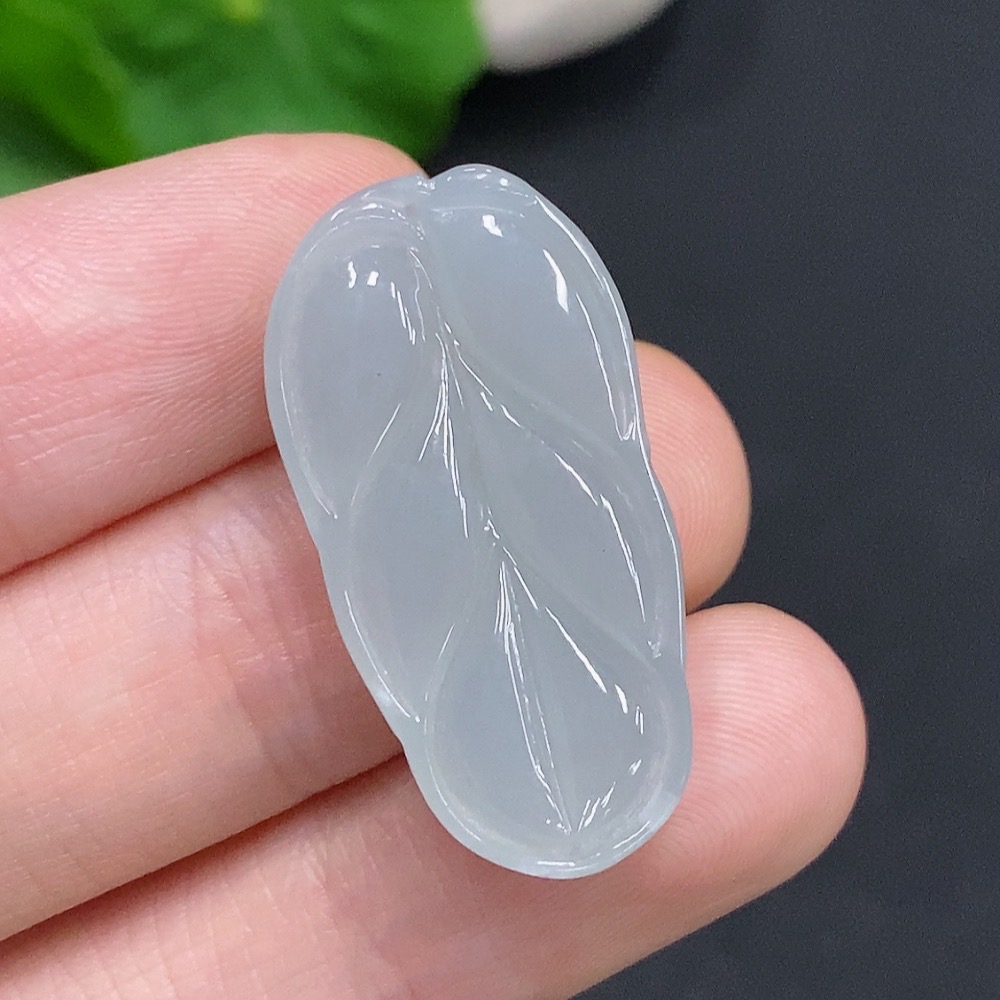F32757205 Jadeite Leaf Pendant Total Weight Approx. 4.6g