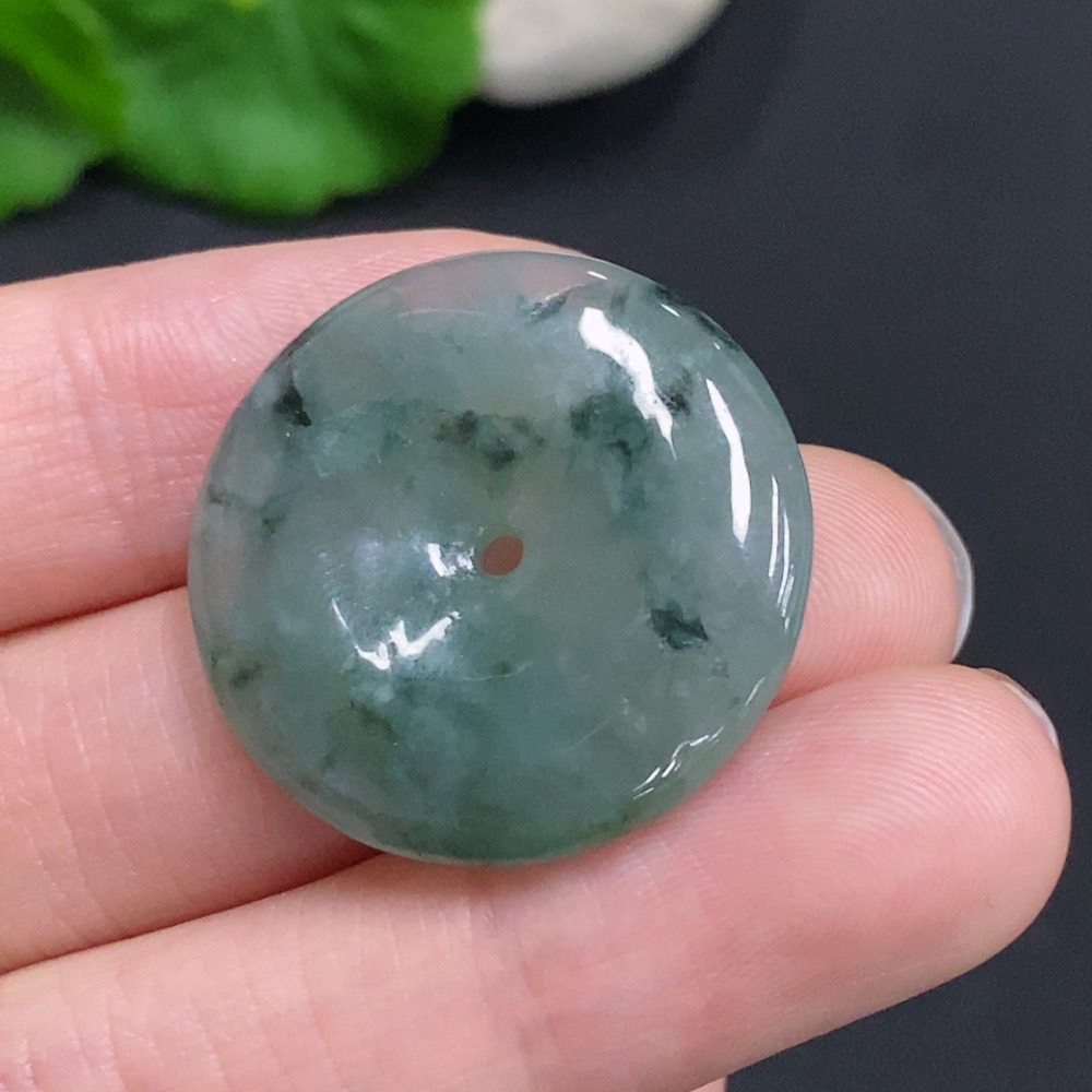 F35160197 Jadeite Peace Knot Total Weight Approximately 8.1g