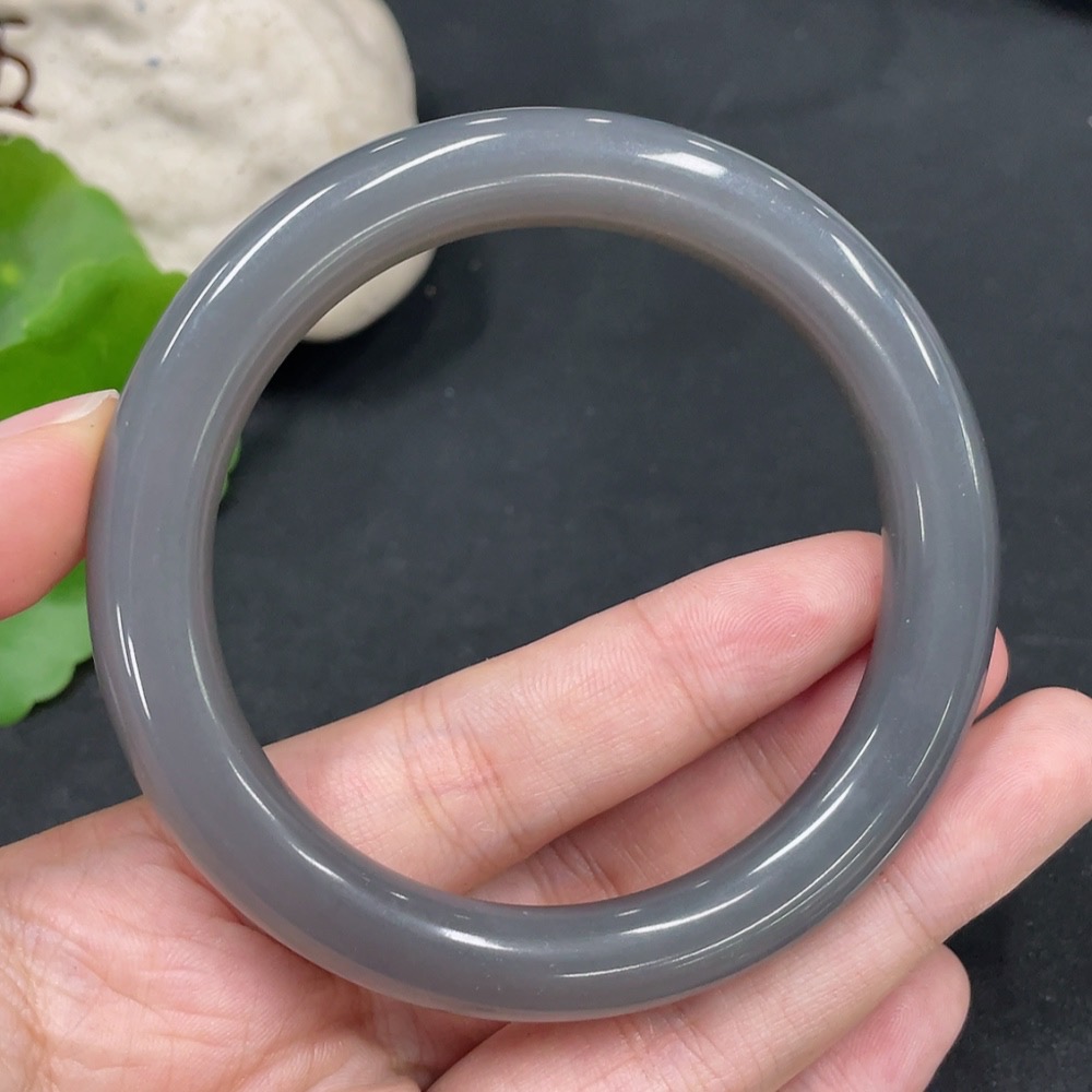 H31635266 Hetian Jade Round Bangle Size 57 Gross Weight Approx. 41.7g