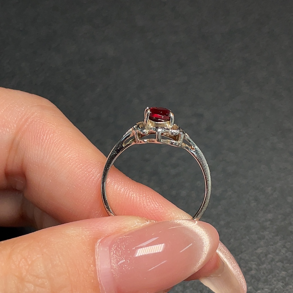 C34992487 Garnet Ring Non-Gold Total Weight Approx. 1.49g Size 14