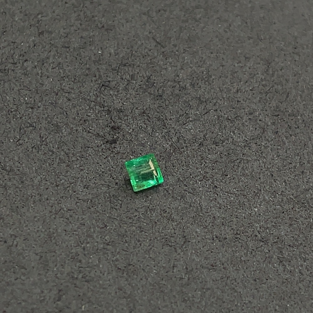 C32785730 Emerald Rough Stone, Clarity Enhanced, Total Weight Approx. 0.34 Carat