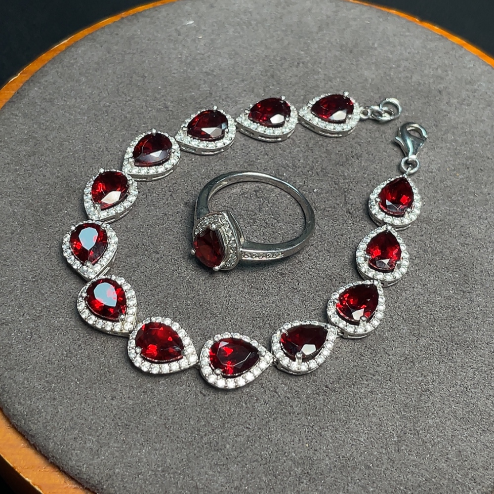 C33920422 Garnet Bracelet + Ring Non-Gold Total Weight Approx.13.65g Size 14 Sell as a Lot