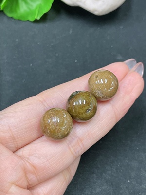 F34047282 翡翠珠子 一手走 颜色成因未定