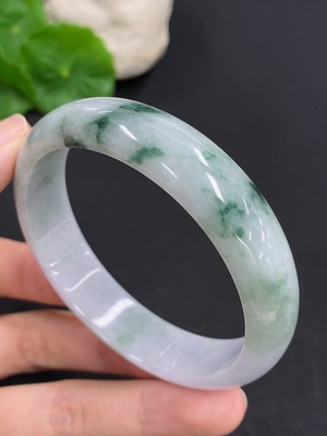 F42967623 翡翠正圈手镯 货品总重量约50克 圈口57
