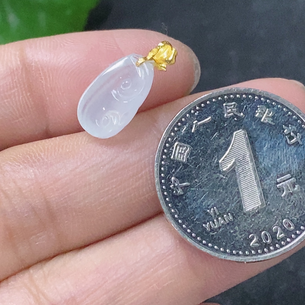 F34953688 Jadeite Ruyi Pendant with 18k Gold Clasp, Total Weight Approx. 0.77g