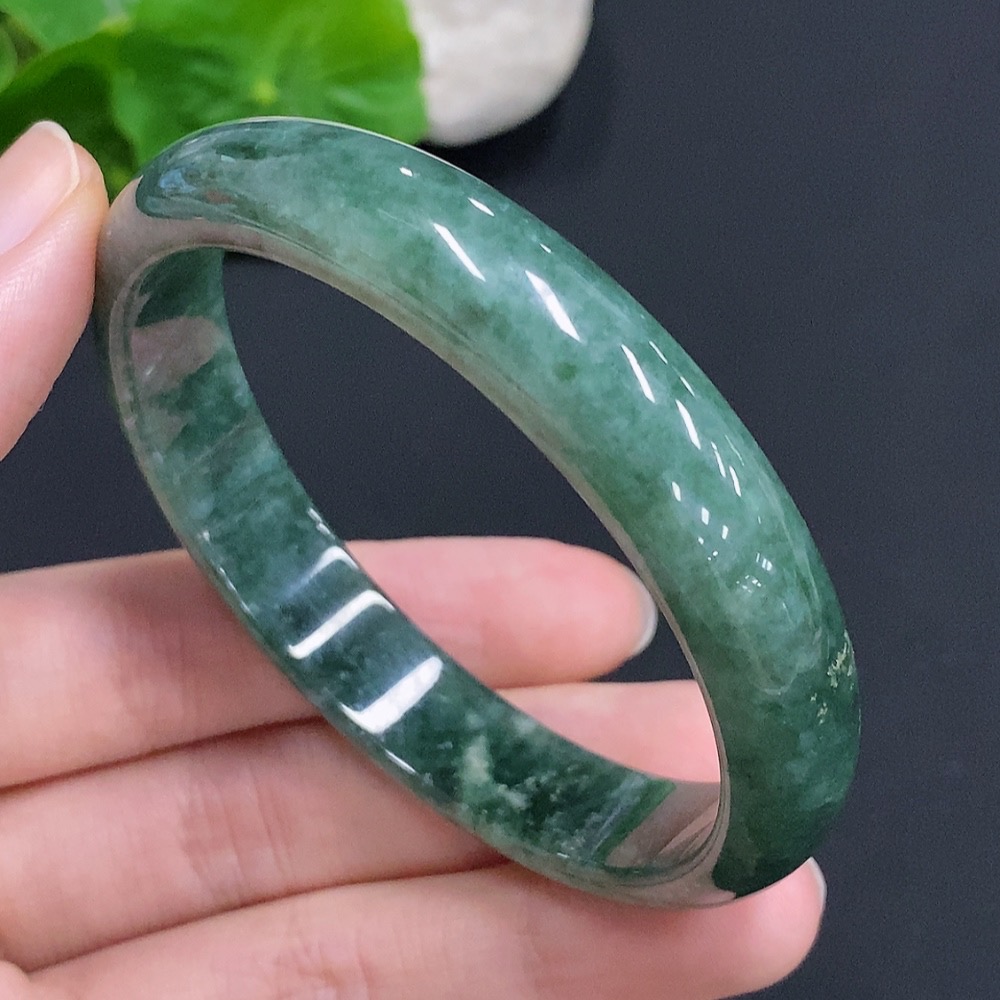 F30542980 Jadeite Round Bangle (Total Weight: Approx. 39.8g, Inner Diameter: 58)