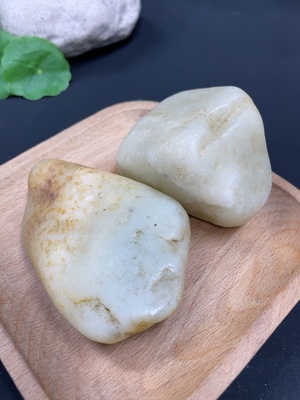 H39546340 和田玉     货品总重约383.9g    皮色成因未定  含其他矿物成份