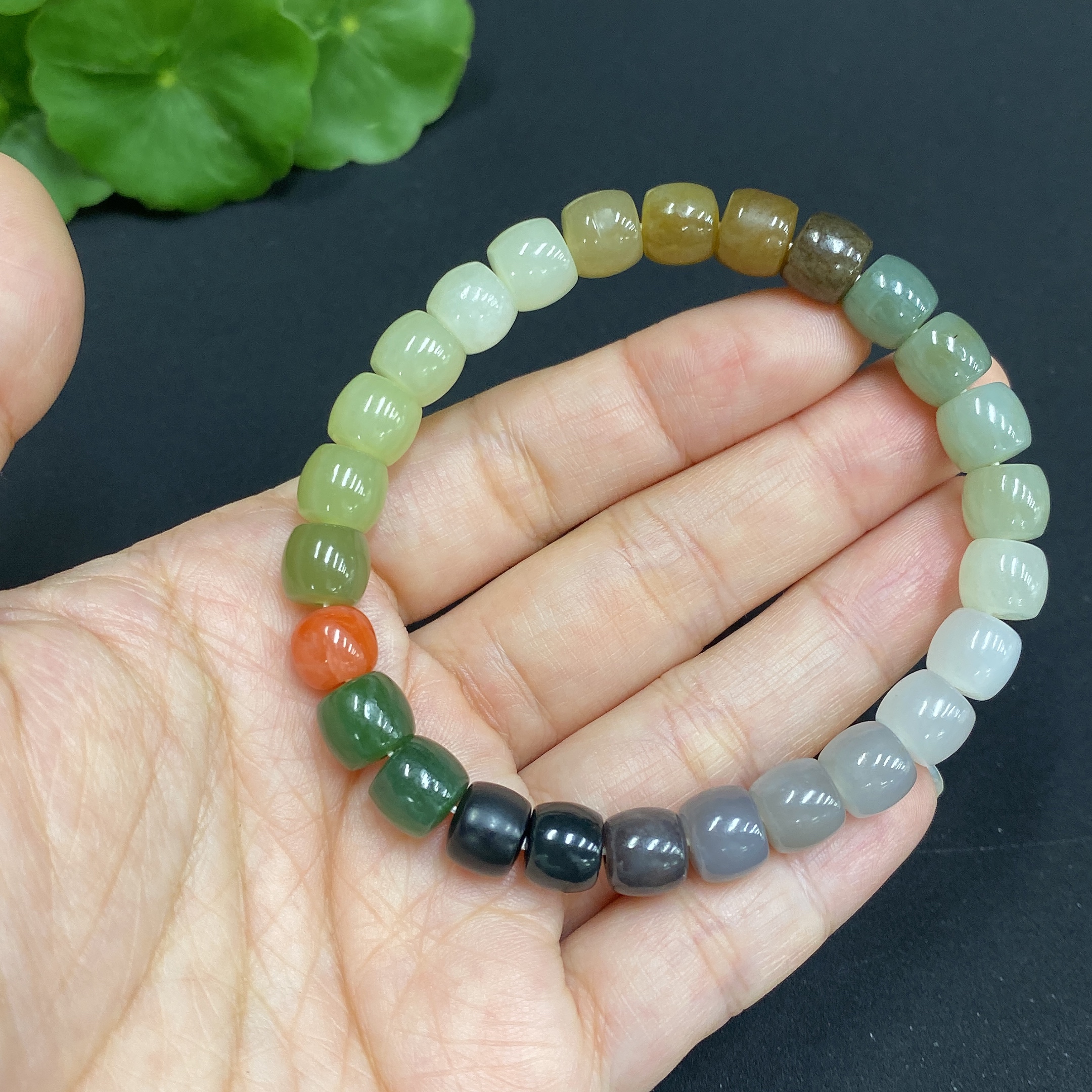 H34985428 Hetian Jade Bracelet, approx. 7.7mm, total weight approxxi. 21进程中，配珠非和田玉
