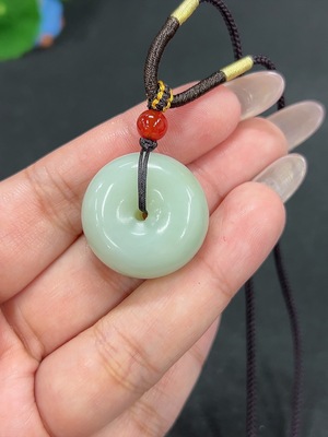 H41939909 和田玉挂件 平安扣 货品总重约[含绳]16.5g