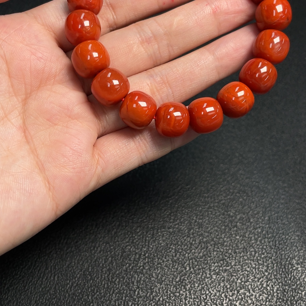 C32745843 South Red Agate Bracelet with Visible Organic Matter, Total Weight Approx. 46.53g, Size Approx. 12.2mm