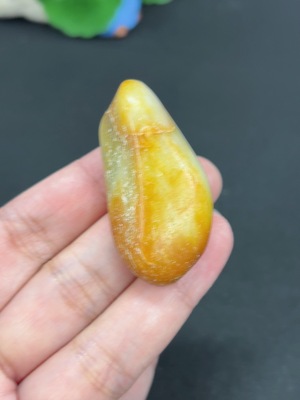 H45444293 和田玉 皮色成因未定 货品总重约27.2g