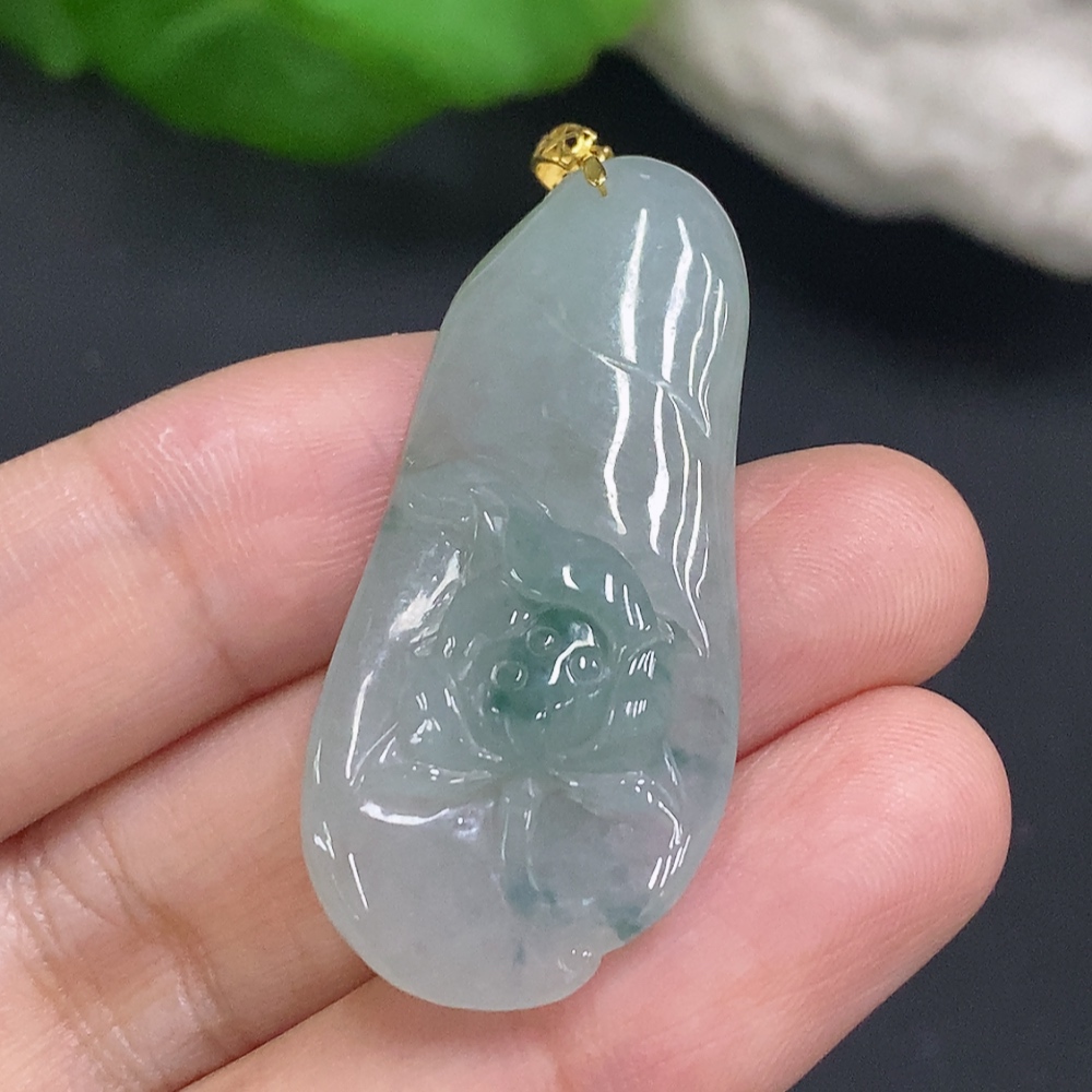 F27173437 Jadeite Flower and Prosperity Pendant with 18K Gold Clasp, Total Weight Approximately 8.8g