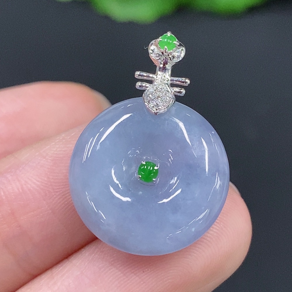 F28241980 Jadeite Peace Knot with 18K Gold Clasp, Total Weight Approximately 4.1g, Set with Diamonds