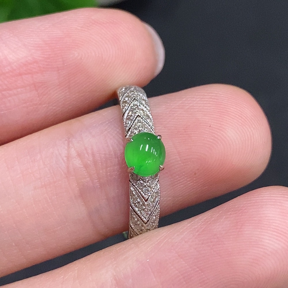 F33942207 Jadeite Cabochon Ring 18k Gold Total Weight Approx. 2.5g Size 16 Accented with Diamonds