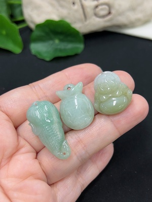 F46547162 翡翠挂件 货品总重约14.3g