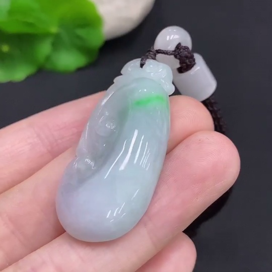 F33832095 Jadeite Ruyi Pendant Total weight approx. 13.4g (including cord weight) Matching beads not jadeite