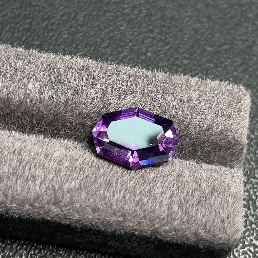 C26033460 Crystal Rough Stone Total Weight Approx. 8.13 Carats
