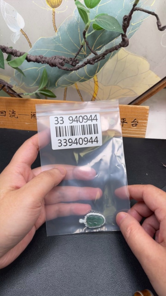 F33940944 Jadeite Leaf Pendant Non-Gold Inlaid Total Weight Approx. 4.7g