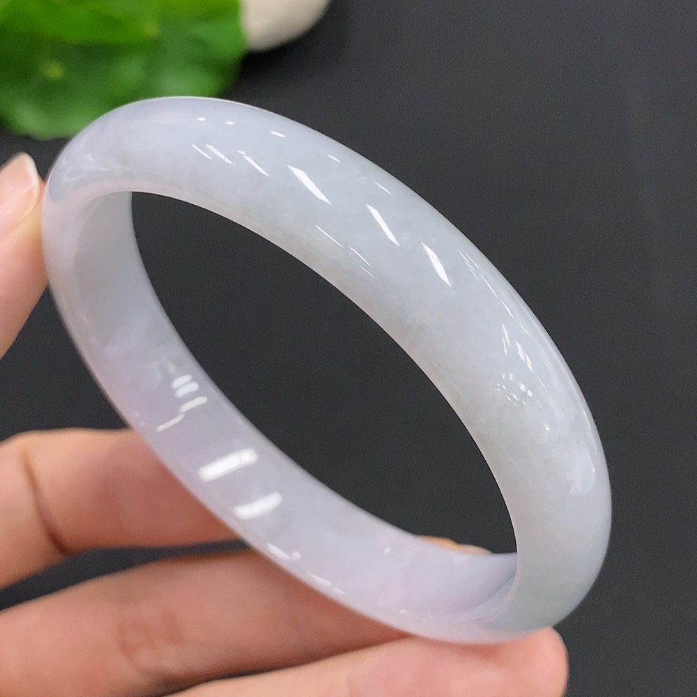 F29364601 Jadeite regular bangle (Total weight: approx. 40.1g, Inner diameter: 58)