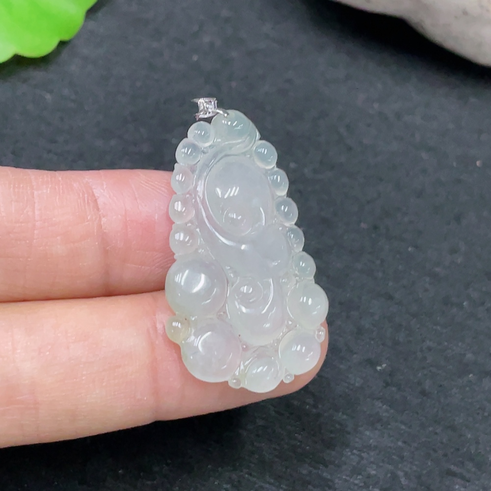 F30563435 Jadeite Pendant with 18k Clasp, Total Weight Approx. 3.91g
