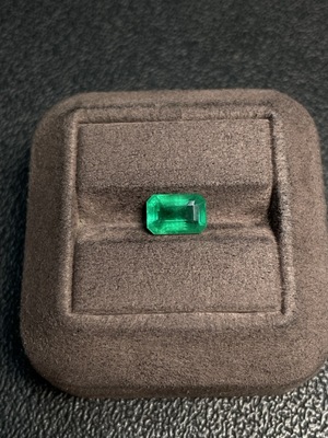 C34008015 Emerald Rough Stone Clarity Enhanced Total Weight Approx. 2.48 Carats