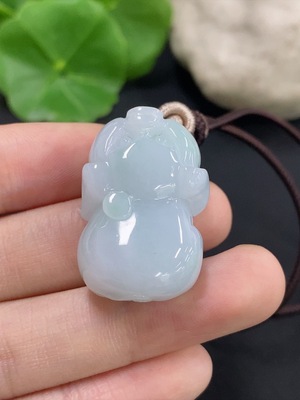 F46573117 翡翠生肖猪挂件 货品总重约19.16g