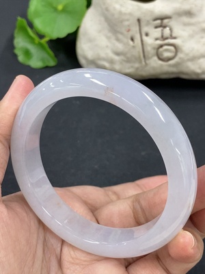 F43135106 翡翠正圈手镯 货品总重约61.4g 58圈口