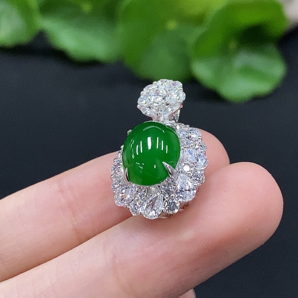 F35091019 Jadeite Cabochon Pendant with 18K Gold Setting, Non-Diamond, Total Weight Approx. 3.7g