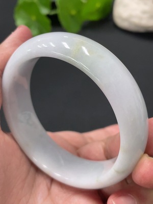 F30518654 Jadeite Regular Bangle (Total Weight: Approx. 69.7g; Inner Diameter: 55.3)