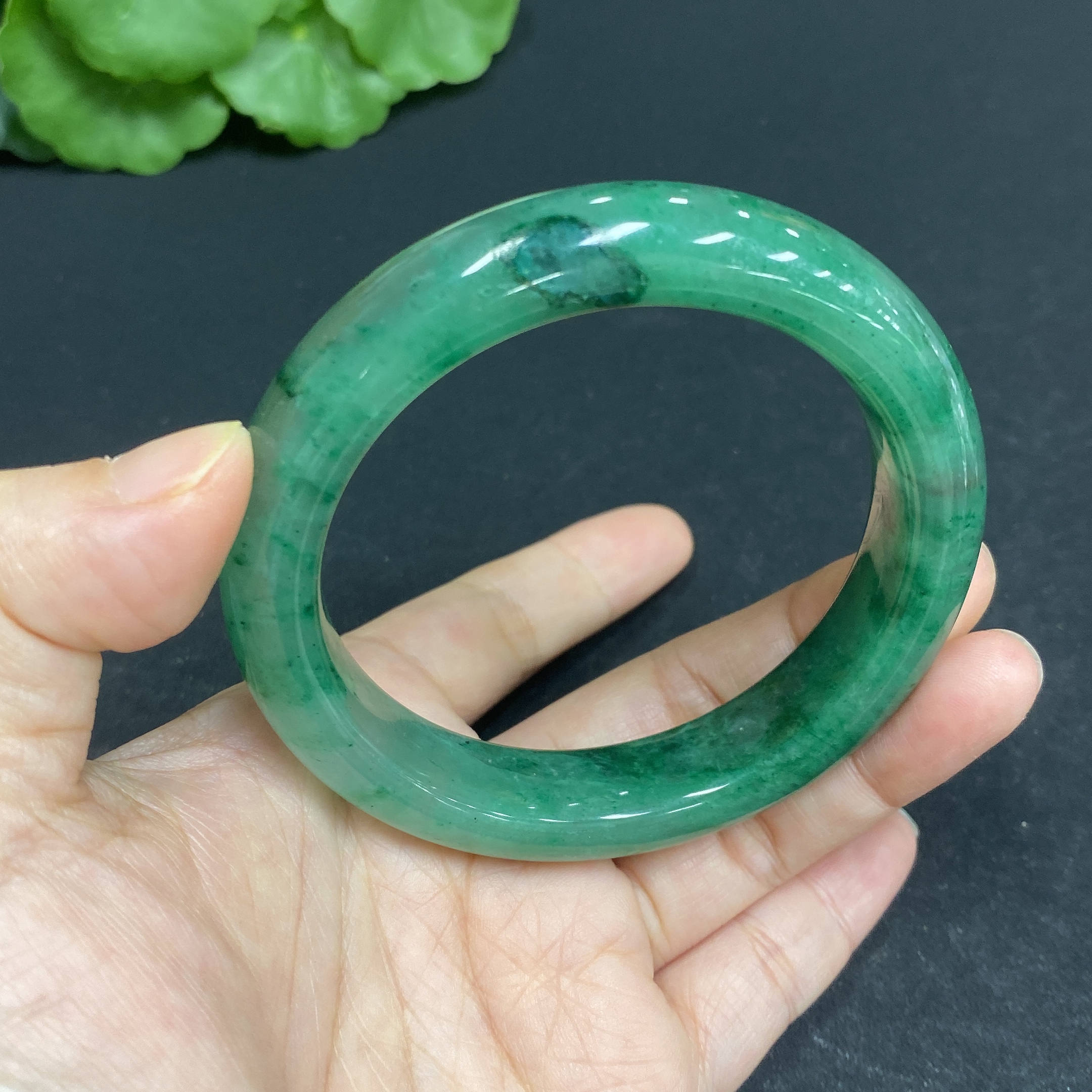 H33878949 African Emerald (Dulong Jade) Round Bracelet