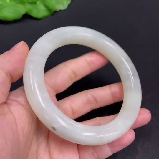H34051878 Xiuyan jade (serpentine jade) round bangle Size 60.4 Total weight approx. 66.7g