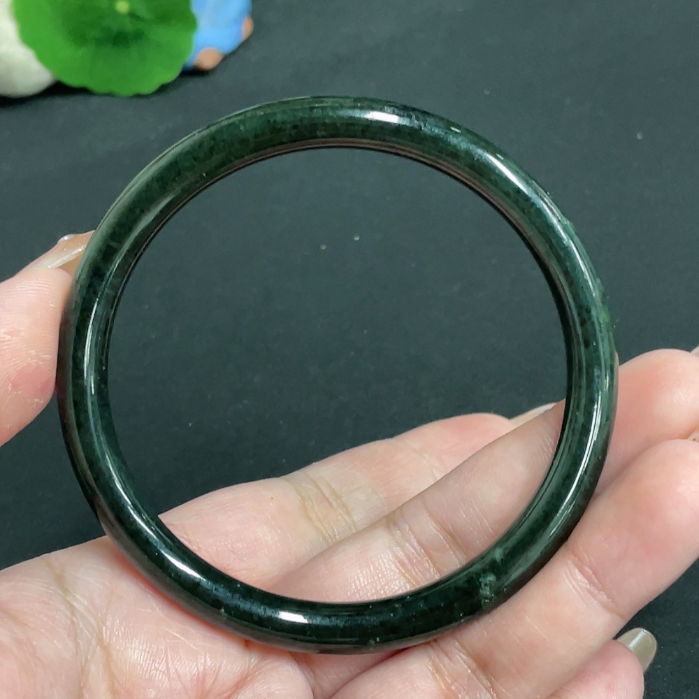 H32804616 Hetian Jade Round Bangle Size 61.7 Total Weight Approx. 25g