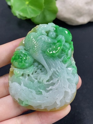 F46601497 翡翠凤穿牡丹挂件 颜色成因未定 货品总重约99.49g