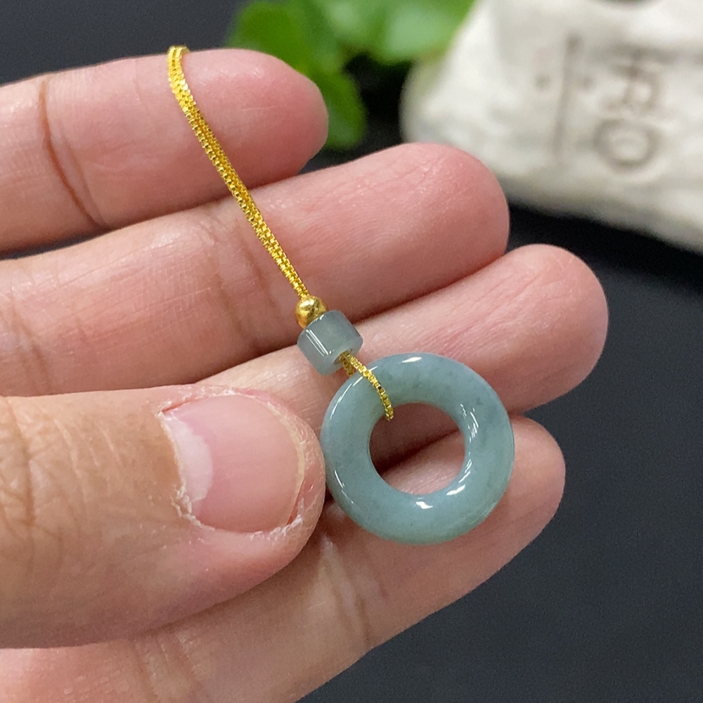 F35146397 Jadeite donut mounted pendant