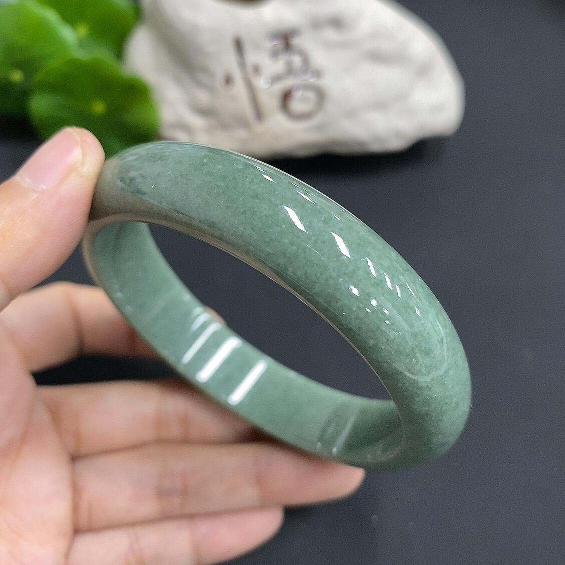 F1121968 Jadeite Regular Bangle with Cracks and Lines - Size 58.4
