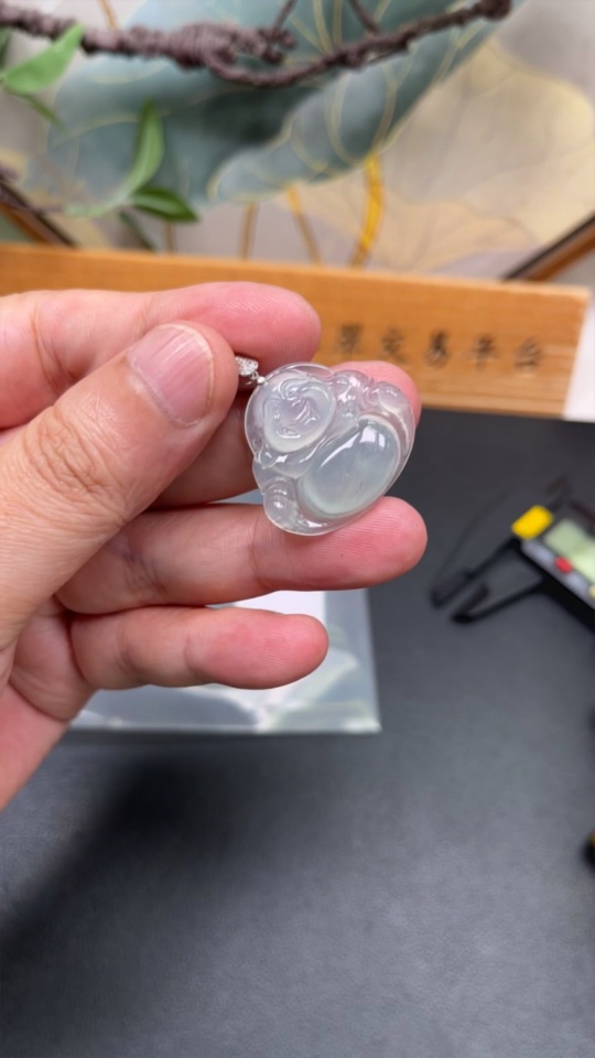 F34049909 Jadeite Buddha Pendant with 18K Gold Clasp Total Weight Approx. 5.4g (Diamond Accents)